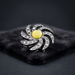 Colgante de Plata con Forma de Flor y Cristal de Piedra Amarilla, Estilo Vintage, Joyería Unisex para Fiesta, Microincrustaciones - Product Image 1