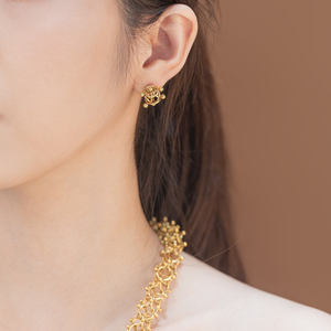 महिलाओं के लिए नया फैशन दैनिक स्टेनलेस स्टील ज्यामितीय खोखले बॉल 18k सोना प्लेटेड आरामदायक बेडेड गहने स्टड इयररिंग - Product Image 4