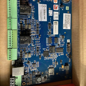 Controlador inteligente Honey Well PW7K1IC ProWatch para 32 placas de E/S o lector - Product Image 1