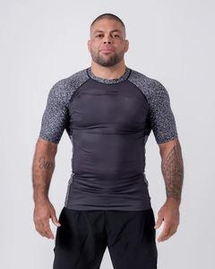 Rashguard de compression ergonomique unisexe pour adultes, anti-microbien, anti-UV, manches longues, vêtements de sport, polyester/spandex 220g - Product Image 1