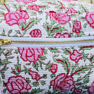 Elegante bolso de tocador de algodón con estampado de bloques de mano con cierre de cremallera de diseño acolchado, compartimentos espaciosos para viajes y todos los días - Product Image 1