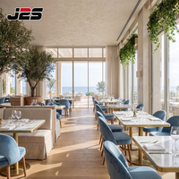 Projet de design d'intérieur de café méditerranéen J2S, sièges rembourrés, table carrée en marbre, ensemble de meubles de restaurant, table et chaises