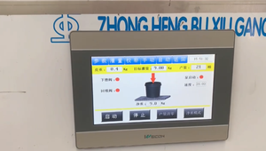 Machine de remplissage de pesage de seau de peinture de seau d'huile de tambour de moteur en plastique semi-automatique - Product Image 3