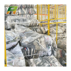 Top ventes, chaussures de marque d'occasion pour hommes et femmes, chaussures de football d'occasion, vente en gros de chaussures de football d'occasion - Product Image 3