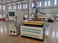 Routeur CNC de nesting à 12 outils avec magazine linéaire ATC pour meubles en panneaux, par exemple armoires de cuisine