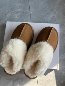 Nouvelles bottes de neige chaudes et luxueuses à semelle épaisse, style tendance, avec semelle souple, chaussures en laine pour l'hiver et le printemps - Product Image 2
