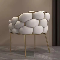 Fauteuil d'appoint de luxe pour salon, en velours vert avec pieds en métal doré, dernière collection