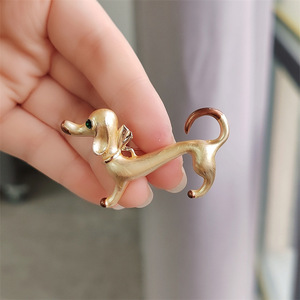 Nouveau Unique Mignon Goutte Huile Saucisse Chien Broche Délicat Jolie Diamant Broche Broche Unisexe Polyvalent Alliage Broche pour Cadeaux Fêtes - Product Image 4