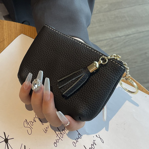 กระเป๋าใส่เหรียญ AndoBag สำหรับผู้หญิง หนังวัวแท้ กระเป๋าแฟชั่นสไตล์เรโทรสำหรับสุภาพสตรี พร้อมพู่ห้อย ซิปหนังวัว รุ่น 325 - Product Image 4