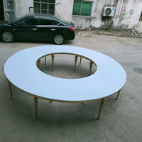Tables de mariage de luxe en forme de demi-lune, dorées et blanches, tables de réception serpentine en MDF et acier inoxydable, tables de banquet de mariage