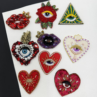 Patch en tissu feutré non tissé fait main haut de gamme, en forme de cœur, avec applique en soie indienne et perles à base de feutre, pour la décoration de vêtements