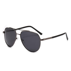 Gafas de Sol de Metal de Doble Puente para Hombre de Alta Gama, Nuevo Estilo de Verano, Lentes Polarizadas Negras, Suministro de Fábrica al por Mayor - Product Image 2