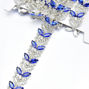 1 Yard Ruban <span class=keywords><strong>de</strong></span> chaîne <span class=keywords><strong>métallique</strong></span> plaqué argent avec applique <span class=keywords><strong>de</strong></span> strass en cristal, pour robes <span class=keywords><strong>de</strong></span> mariée, ceintures, sacs, chaussures, cols et accessoires - Product Image 4