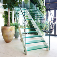 Escalier flottant préfabriqué en acier inoxydable courbé avec marches en bois massif et garde-corps en verre trempé, design moderne pour usage extérieur