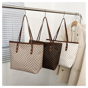 Louis sürüm 2025 Tote çanta lüks REP ünlü şekilli peluş çanta özel anahtarlık gözlük fermuar iki askıları çanta trendleri - Product Image 4