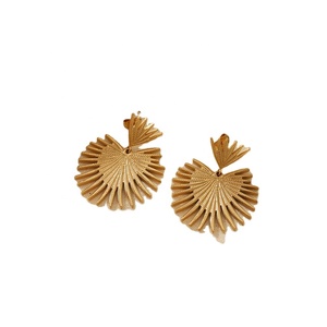 Boucles d'oreilles à pampilles festonnées exagérées en acier inoxydable all-match 18k or titane acier boucles d'oreilles transfrontalières pour femmes - Product Image 2