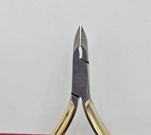Pince à cuticules en acier inoxydable de qualité export pour manucure et pédicure, outil de coupe de cuticules ultra-affûté - Product Image 3