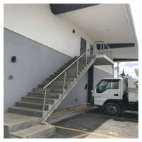 Rampe d'escalier Prima, rampe moderne pour escaliers, design fin, rampe d'escalier intérieure