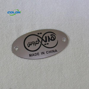 Badge nominatif en acier inoxydable <span class=keywords><strong>avec</strong></span> <span class=keywords><strong>logo</strong></span> métallique brillant personnalisé, gravé et embossé - Product Image 4