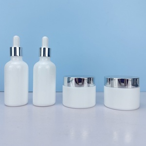 Botella de Vidrio Sólido Opal Blanco con Gotero y Anillo Plateado de 10ml, 15ml, 30ml, 1 oz, 50ml, 100ml para Envasado de Suero, Aceite Esencial y CBD - Product Image 3