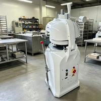 Diviseuse-rondeuse semi-automatique pour la préparation de pâte à pain en cuisine centralisée