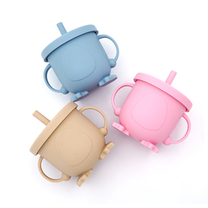 Gobelet à bec verseur en silicone de qualité alimentaire pour enfants, couleur unie, réutilisable, bio, pour bébés et tout-petits - Product Image 3