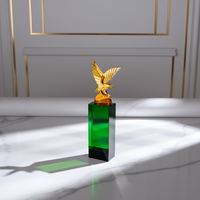 Trophée Aigle Doré en Cristal K9 Poli et Étanche, Base Verte, Gravure Laser, Verre Optique, pour Entreprises
