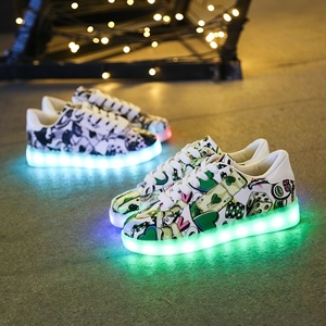 เชือกผูกรองเท้าเรืองแสง LED สีสันสดใส ชาร์จด้วย USB รองเท้าเรืองแสงในที่มืดสำหรับผู้ใหญ่และคู่รัก รองเท้าผ้าใบไฟ LED สำหรับกลางคืน - Product Image 2