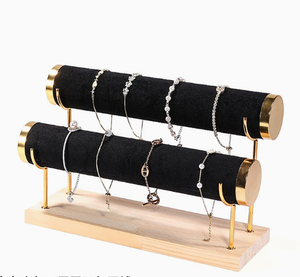 Expositor de Pulseras de Madera de Lujo con Detalles en Dorado, Organizador de Joyas de Material de Gamuza/PU y Opción de Logotipo Personalizado - Product Image 3