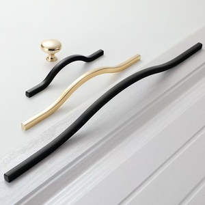 Gagang Kabinet Lengkung dari Paduan Seng, Modern Mewah Ringan, Jarak Lubang Ganda, Hitam Emas, Gagang Pintu Lemari Laci Panjang - Product Image 5