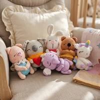 Kaiyue Jouet en Peluche Animal au Crochet Fait Main, Hochet Amigurumi pour Nouveau-né, Éléphant, Lapin, Koala, Ours, Licorne, Coffret Cadeau de Naissance