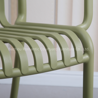 Chaise de salle à manger en polypropylène moderne et confortable avec accoudoirs, chaise de restaurant empilable en plastique respirant à prix abordable
