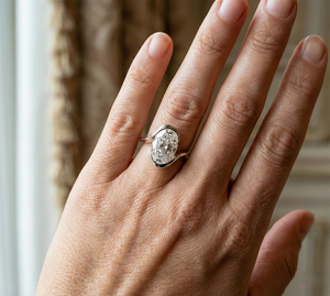 Anillo de Platino con Diamantes Premium, Banda de Platino Refinado y Detalle de Piedras Brillantes para Mujer, Regalo Nupcial y de Moda - Product Image 5