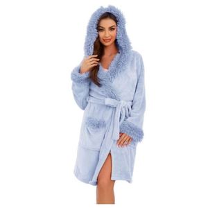 <span class=keywords><strong>Accappatoio</strong></span> in pile felpato lavorato a maglia <span class=keywords><strong>con</strong></span> <span class=keywords><strong>cappuccio</strong></span>, lunghezza al ginocchio, per il massimo relax invernale da <span class=keywords><strong>donna</strong></span> - Collezione 2026 - Product Image 1