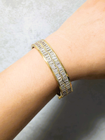 Bracelet clé Dua Lipa Training Season Style Hailey en or massif 18 carats avec diamants baguette, série High Auction Archive