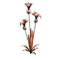 Carillon éolien Oniya vintage en cuivre avec trois lys calla en acier, design unique, son apaisant pour la décoration artistique de jardin
