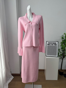 Ensemble deux pièces en tricot rétro pour femme-Cardigan à grand col et <span class=keywords><strong>jupe</strong></span> mi-longue en <span class=keywords><strong>rose</strong></span> pour l'automne, l'<span class=keywords><strong>hiver</strong></span> et les vêtements élégants - Product Image 2