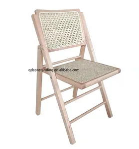 OEM ODM Factory canna Back Wedding portatile pavimento per il tempo libero in legno all'ingrosso sedie pieghevoli in Rattan da campeggio all'aperto per eventi