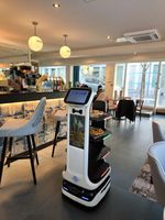 Robot de livraison intelligent Micity 2026 pour la restauration, les hôtels, les services de livraison de nourriture, les restaurants, avec écran publicitaire, à vendre
