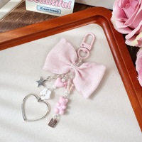 Porte-clés créatif en métal en forme de cœur d'ours pour femme, pendentif de sac esthétique avec nœud froncé, accessoire de porte-clés romantique pour elle, vente en gros