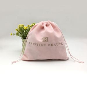 Vente en gros de sacs pochettes d'emballage pour <span class=keywords><strong>parfum</strong></span>, bijoux, bracelet à cordon en velours <span class=keywords><strong>rose</strong></span>, cadeaux de luxe avec logo personnalisé - Product Image 1