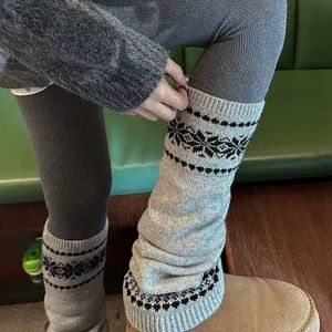 Calcetines de mujer Fair Isle para otoño e invierno, de punto holgado con patrón de copo de nieve, calentadores de pantorrillas grises térmicos - Product Image 2