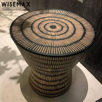 Meubles WISEMAX, meubles de salon rétro médiévaux, table d'appoint ronde en bois sculpté, petite table basse vintage pour la maison