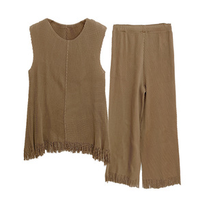 Nuevo conjunto de dos piezas de pantalones rectos con flecos y top informal sin mangas plisado de PY Miyake, ropa de mujer moderna y ajustada. - Product Image 5
