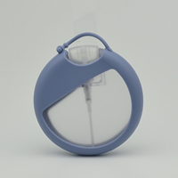 Pompe en plastique de forme ronde vide atomiseur de parfum PETG poche rechargeable Portable 25ml bouteille de pulvérisation de carte de crédit pour désinfectant pour les mains