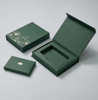 Boîte à cartes de crédit personnalisée haut de gamme en papier rigide 1200g avec estampage à chaud doré et encoche pour les doigts