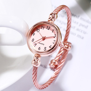 นาฬิกาข้อมือผู้หญิงแบบมีสายเปิดได้ ดีไซน์ทันสมัย เรียบง่าย นาฬิกาควอตซ์ - Product Image 2