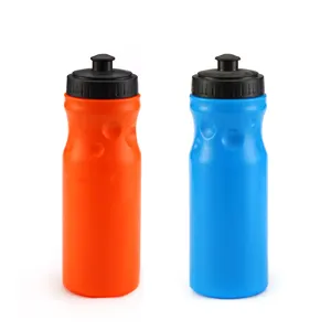 थोक खेल निचोड़ पानी की बोतलें सायक्लिंग कस्टम प्लास्टिक पेय की बोतल कई रंग उपलब्ध