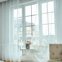 Tissu en tulle brodé de luxe en maille warp, poids moyen, largeur 110 pouces