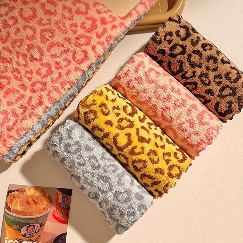 Brown square handkerchief [1 piece]